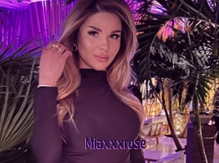 Miaxxxrose